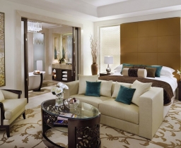 Palm Manor Premiere Room v hlavní budově s výhledem do zahrady